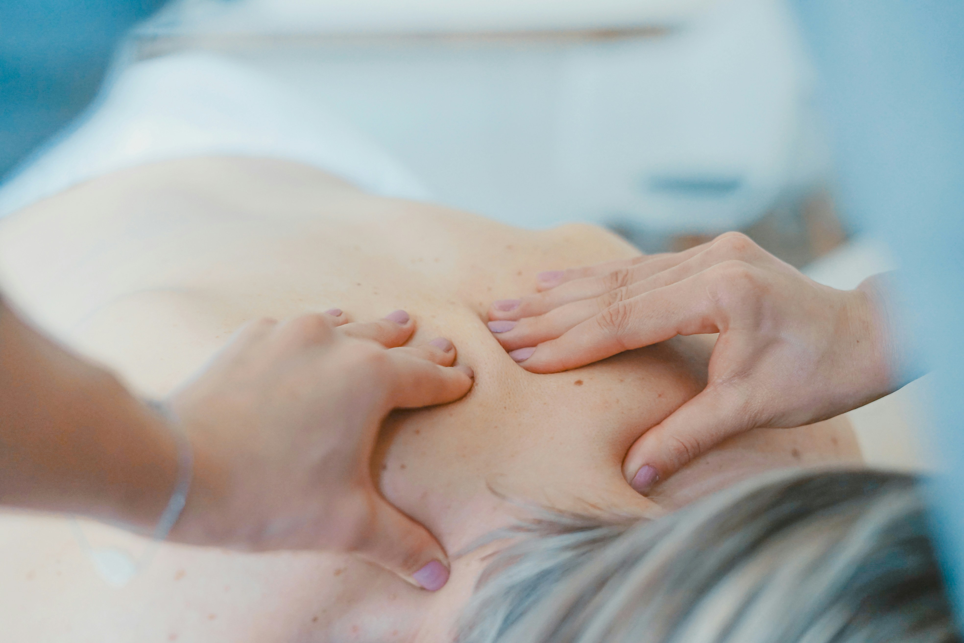 Massage Tuina — technique de massage bien-être issue des traditions chinoises, travail sur les méridiens énergétiques